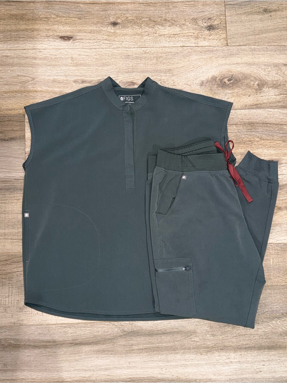 Figs scrub top with jogger pants